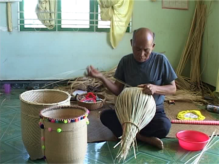 Gìn giữ nghệ thuật đan gùi của đồng bào dân tộc Churu - ảnh 2
